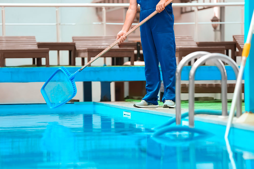 Limpeza profissional de piscinas - tratamento e manutenção de piscinas